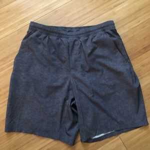 Mens lulu shorts with lining . Very good condition.